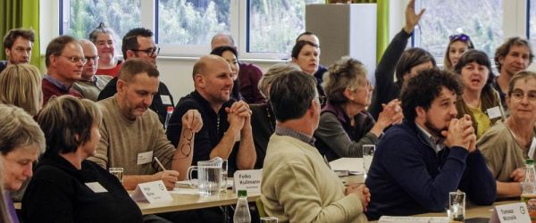 After the break caused by Corona, the participants enjoyed being able to listen, learn and discuss again in the fully occupied lecture hall of the Bildungsstätte Gartenbau.