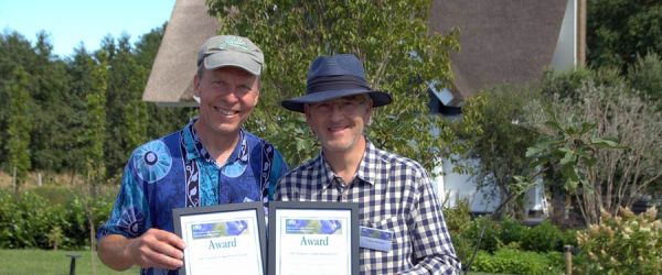Tomasz Michalik, Vitroflora, (r.) was the only novelty entrant at the ISU Summer Days and received two awards from Jonas Bengtsson for the same novelty - the Jury and Audience Award.